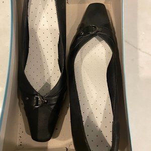 Black high heel dress up shoes